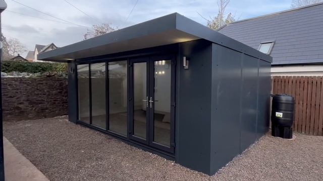 A quick tour around one of latest Heroic style Groovy Garden Rooms...in South Wales смотреть онлайн