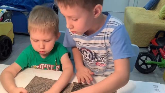 Мы готовимся ко Дню Космонавтики. Слепили планеты солнечной системы из пластилина. Было весело. смотреть онлайн