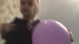 СИЖУ С СЕСТРОЙ. ИГРАЕМ С МЕЛКОЙ