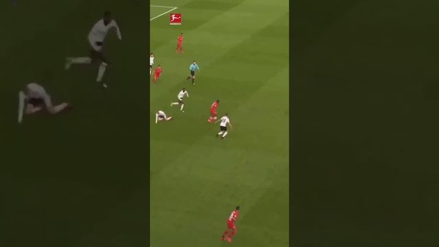 Moussa Diaby Breaking From The Press. Electric ⚡️ смотреть онлайн