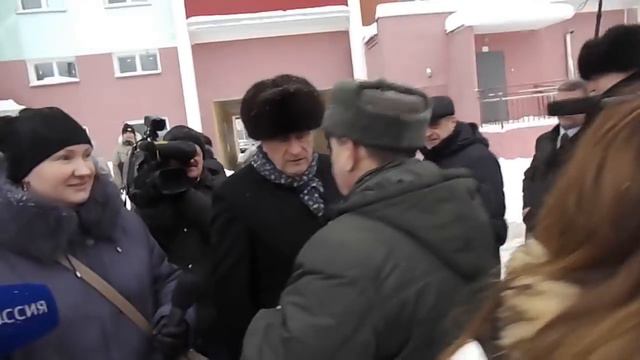 Врио губернатора Игорь Васильев подарил кировскому инженеру соль смотреть онлайн