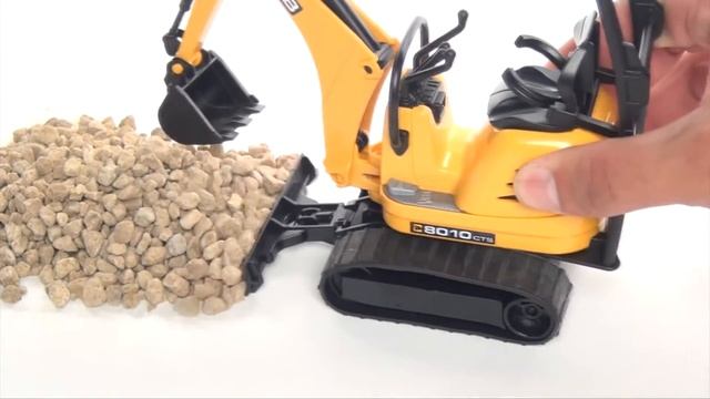 Мини экскаватор Bruder JCB 8010 CTS смотреть онлайн