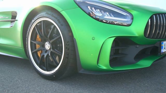 Mercedes AMG GT R смотреть онлайн