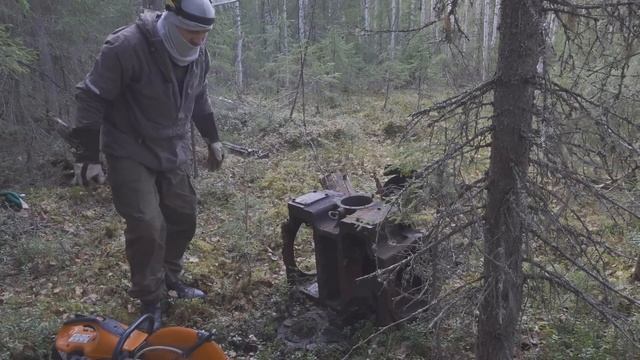 ИСКАЛ - НАШЁЛ! НАШЁЛ ТРАКТОРНУЮ БРИГАДУ, В ТАЙГЕ! ДОБРАЛСЯ ДО ИЗБЫ, ПРОПАЛА СОБАКА. РЯДОМ МЕДВЕДЬ!
