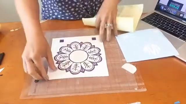 Layering Vinyl Made Easy...ish ? with Silhouette смотреть онлайн