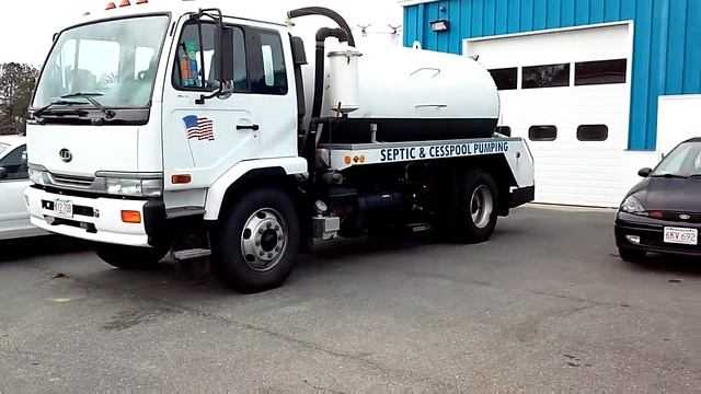 2003 Nissan. UD. Pumper Truck смотреть онлайн