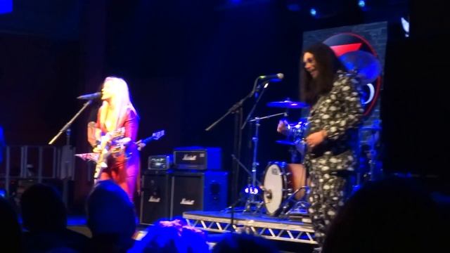 Lita Ford - Close My Eyes смотреть онлайн