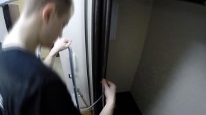 Наклейка шлегеля (противоударной ленты) на дверь купе
