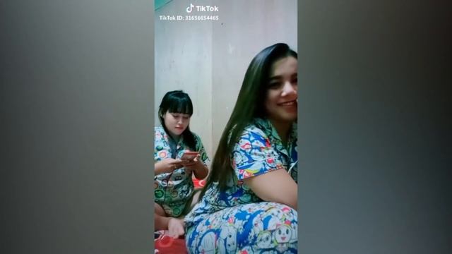 БУ ҚИЗЛАР УЯЛМАСДАН ШУНДАЙ ИШ ҚИЛИШДИ ЎСИРОҚ ҚИЗЛАР ВИДЕОСИ СЕКРЕТ КАМЕРА смотреть онлайн