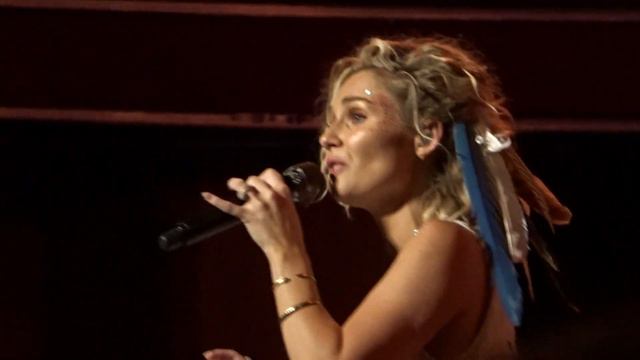 Warrior - Clare Bowen смотреть онлайн