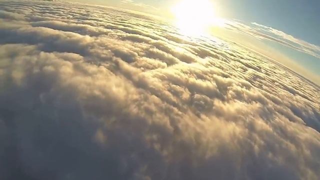 Прыжок с GoPro black edition. Сквозь облака.mp4 смотреть онлайн