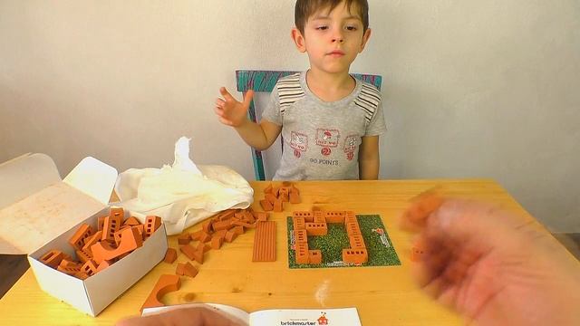 Конструктор из кирпичей brickmaster Строим замок из кирпичей. смотреть онлайн