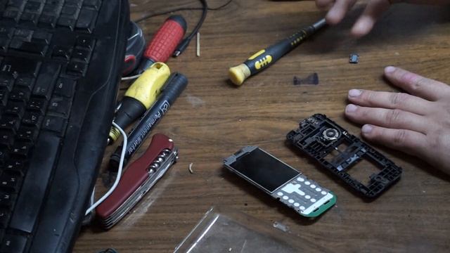 ремонт телефона NOKIA 220 DUAL SIM если захрипел динамик (ремонт без замены) смотреть онлайн