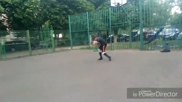 Как ловить мяч летящий низом смотреть онлайн
