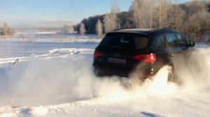 Audi Q7 по снежной целине