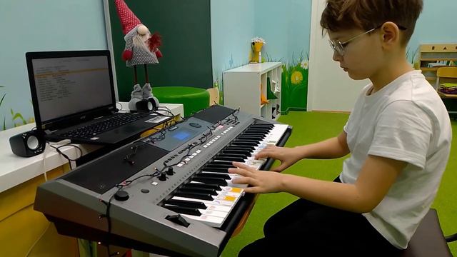 Soft Mozart Winter Recital 2020 - 2021: Konstantin (9) plays French Song смотреть онлайн