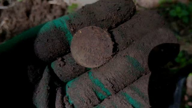 ТУТ ГОРЫ МУСОРА И ЯМЫ... НО ТУТ ЕЩЁ МОЖНО НАЙТИ МОНЕТЫ! И ИНТЕРЕСНЫЕ ПРОБКИ) смотреть онлайн