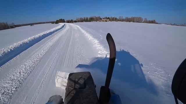 Бедный тракторок, чистит из последних сил! Расширяю дорогу смотреть онлайн