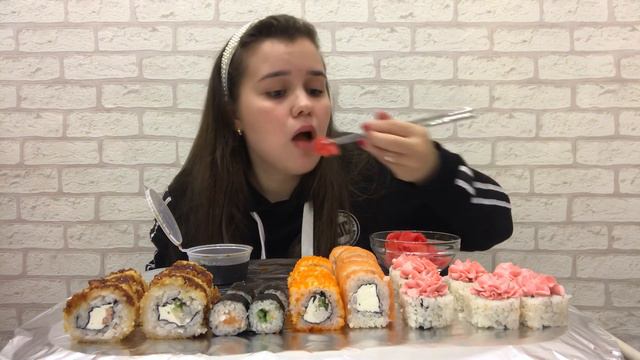 MUKBANG 👏 Роллы🍱 / Приходили с полиции 🤪 /Купила имбирь с осколками 🤦♀️/Где хранить деньги/
