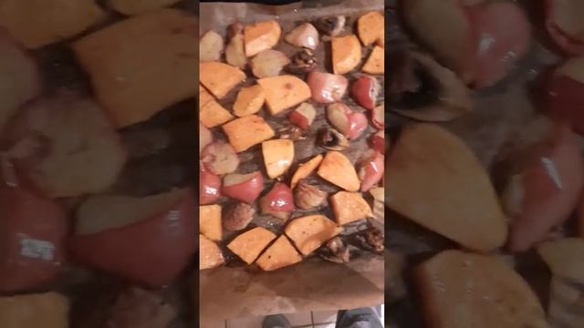 Мой обед Овощи в духовке #овощи #германия #germany #de #gemüse #яблоки #картофель #apfel #kartoffel смотреть онлайн