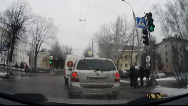 Суровый пешеход в Брянске.. смотреть онлайн