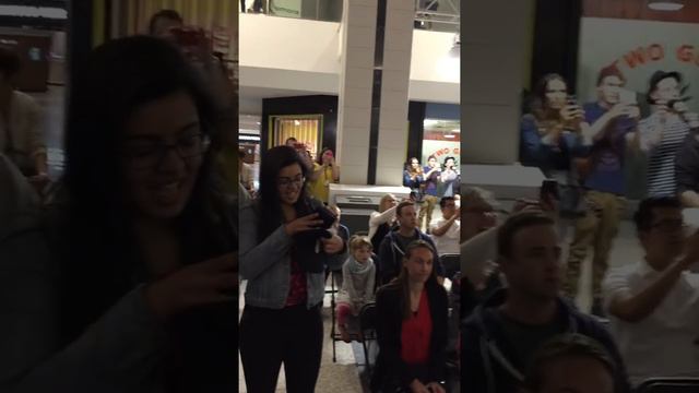 Ed surprises fan singing his song at the Mall смотреть онлайн