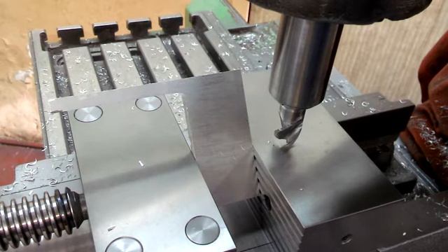 Как отрезать заготовку концевой фрезой смотреть онлайн