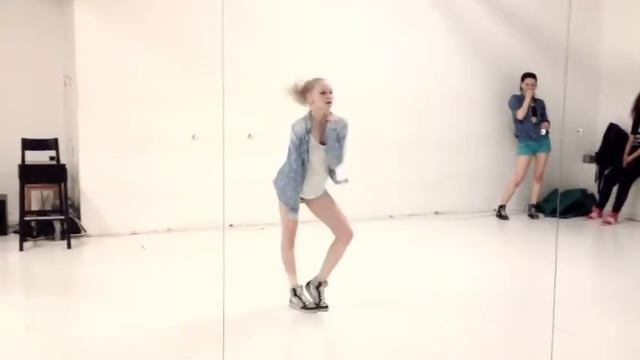 Azealia Banks "Esta Noche" By Kevler смотреть онлайн