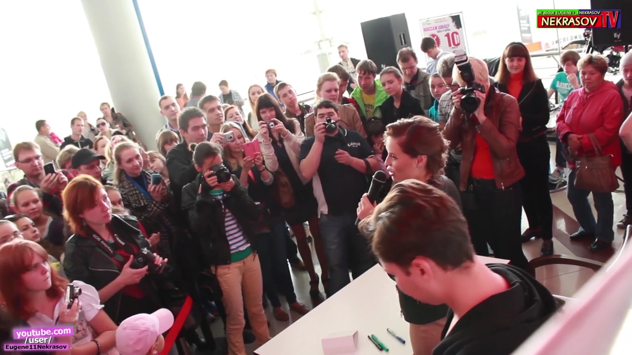 шоу NEKRASOV TV вручение календарика с автографом Юлии Михалковой (30.11.13 Москва) смотреть онлайн