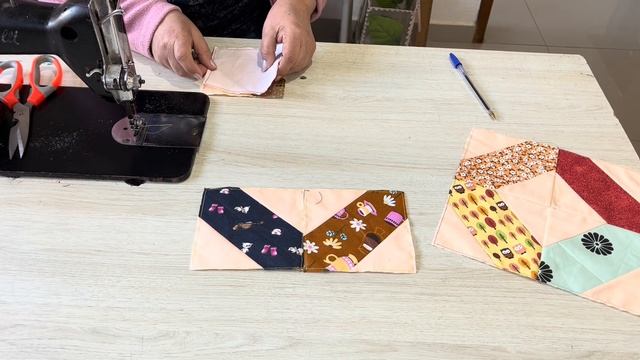 MUITO FÁCIL ESSE TAPETE DE PATCHWORK COM RETALHOS смотреть онлайн