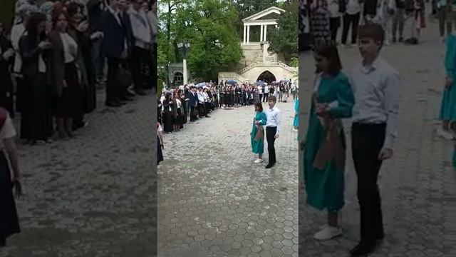 Последний звонок СШ2 с. Учкекен, КЧР в Кисловодске, 23.05.2023 г смотреть онлайн