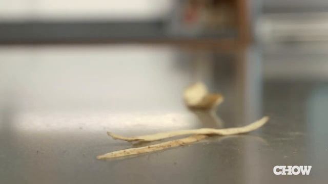 Keep Your Garbage Disposal Running Clean and Smooth - CHOW Tip смотреть онлайн