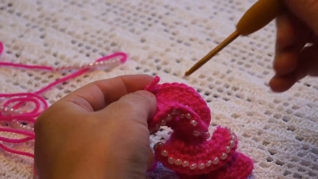 Шапка с бисером , для хвостика Crocheted hat with beads (Шапка #77) смотреть онлайн