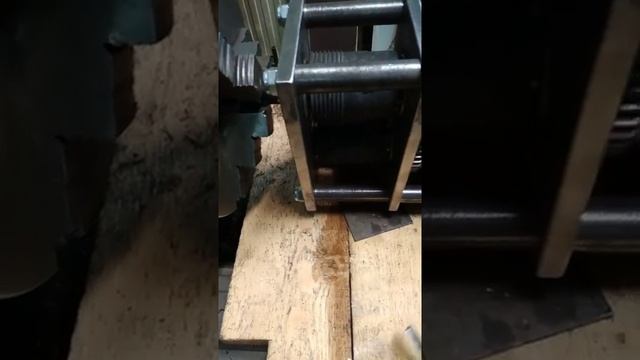 Блок уселения профильной трубы с прокатом гусиной лапки, своими руками.