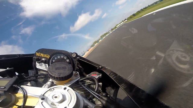 WizNorton Racing Josh Brookes Rides Norton Rotary at Donington Endurance Legends 2017 смотреть онлайн