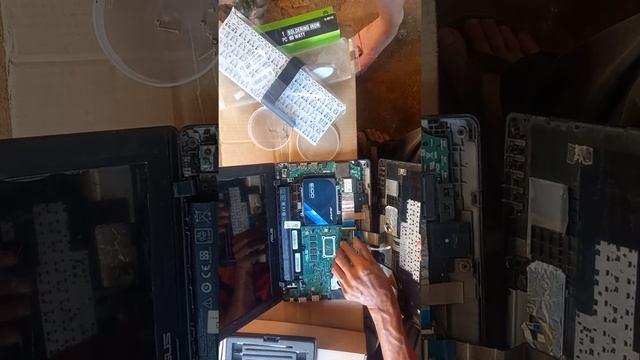 Buka  Netbook Asus x200m Ganti Keyboard 1