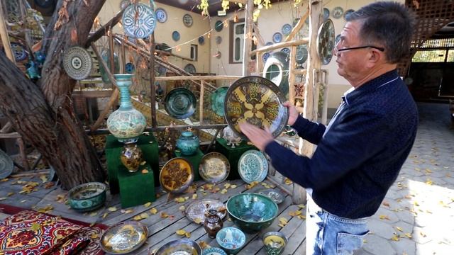 В мастерской риштанского керамиста Алишера Назирова смотреть онлайн