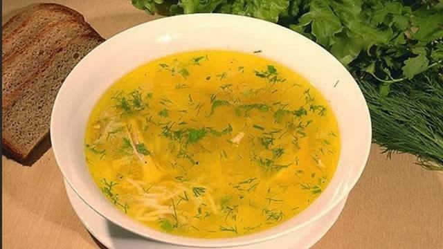 Куриный бульон с лапшой