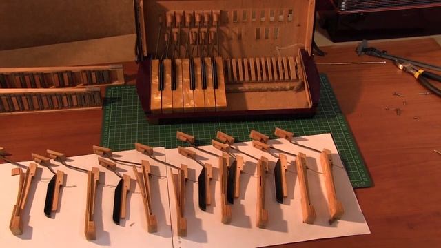 Аккордеон. Снимаем деревянные клавиши с правой части смотреть онлайн