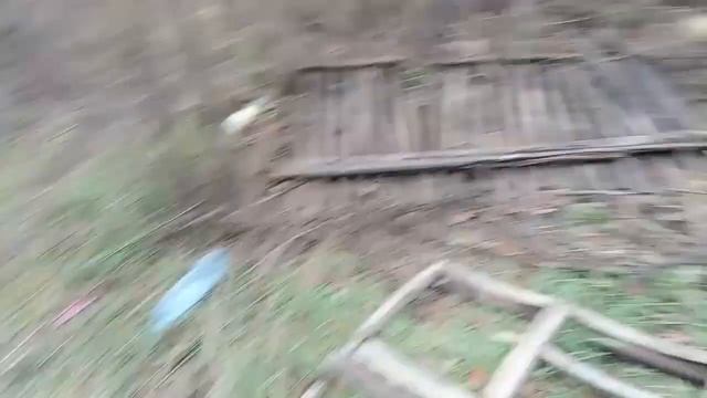 ДЕЛАЕМ ДОМИК НА ДЕРЕВЕ часть 2 НАШЛИ ЧУЖУЮ БАЗУ, (не говарите оператору что мы тоскаем его доски) ? смотреть онлайн