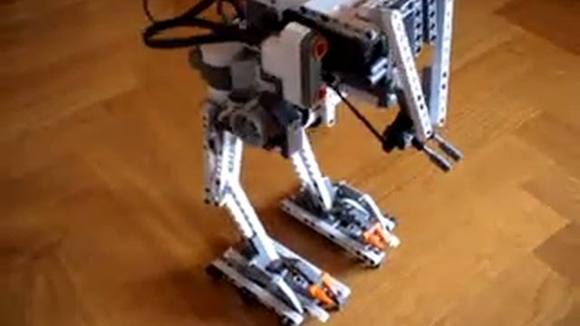 LEGO Star Wars AT-ST really walks! (LEGO MINDSTORMS NXT) смотреть онлайн