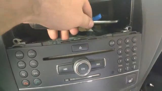 Mercedes W204 C350  как снять радио Mercedes C350 W204 How To Remove Radio  Navigation Command Unit