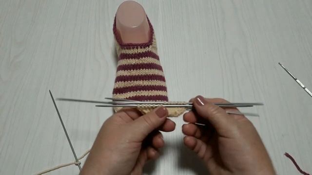 Простые следки связаны спицами от мыска. Базовая модель на любой размер смотреть онлайн