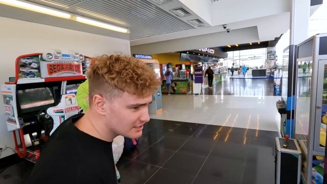 ВЫИГРАЛ iPhone 14 в АВТОМАТЕ С ПРИЗАМИ смотреть онлайн