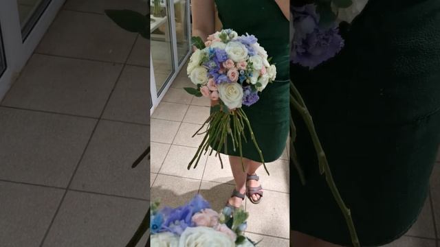 Свадебный букет 016 с дельфиниумом и кустовой розой смотреть онлайн