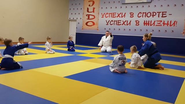 Младшая группа в 46 гимназии смотреть онлайн