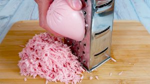 Просто натер колбасу и сыр на терке, взял лаваш и приготовил вкусный завтрак