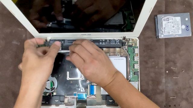 HOW TO ASUS X200M BATTERY REPLACEMENT