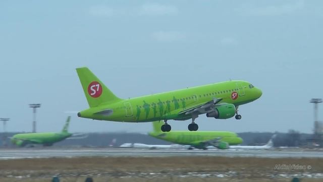 Много взлетов и посадок в Домодедово, 17.02.20 смотреть онлайн