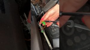 Ремень безопасности Опель Корса Д, обрыв цепи Seat belt pretensioner open circuit. Opel Corsa